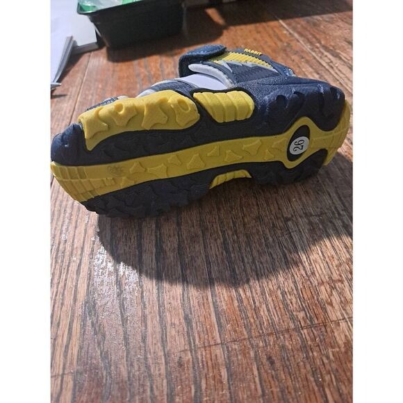 New Boys Size 8.5 Rabbit Blue, Yellow, Grey Hook and Loop Summer Sandals NWT - Picture 4 of 5